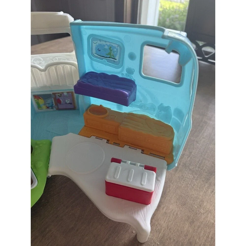Fisher-Price DFV78 Little People Songs & Sounds Camper Playset